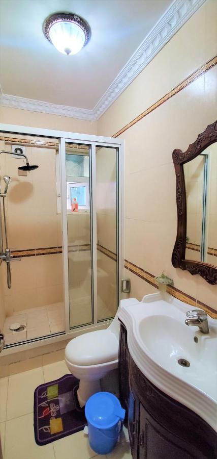 Private King Room with Sea view in a shared Apartment