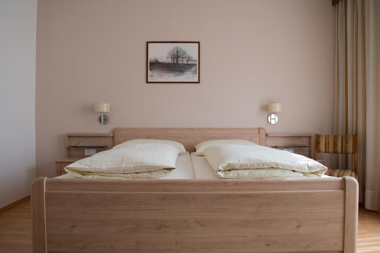 Doppelzimmer mit Balkon (2 Erwachsene + 1 Kind)