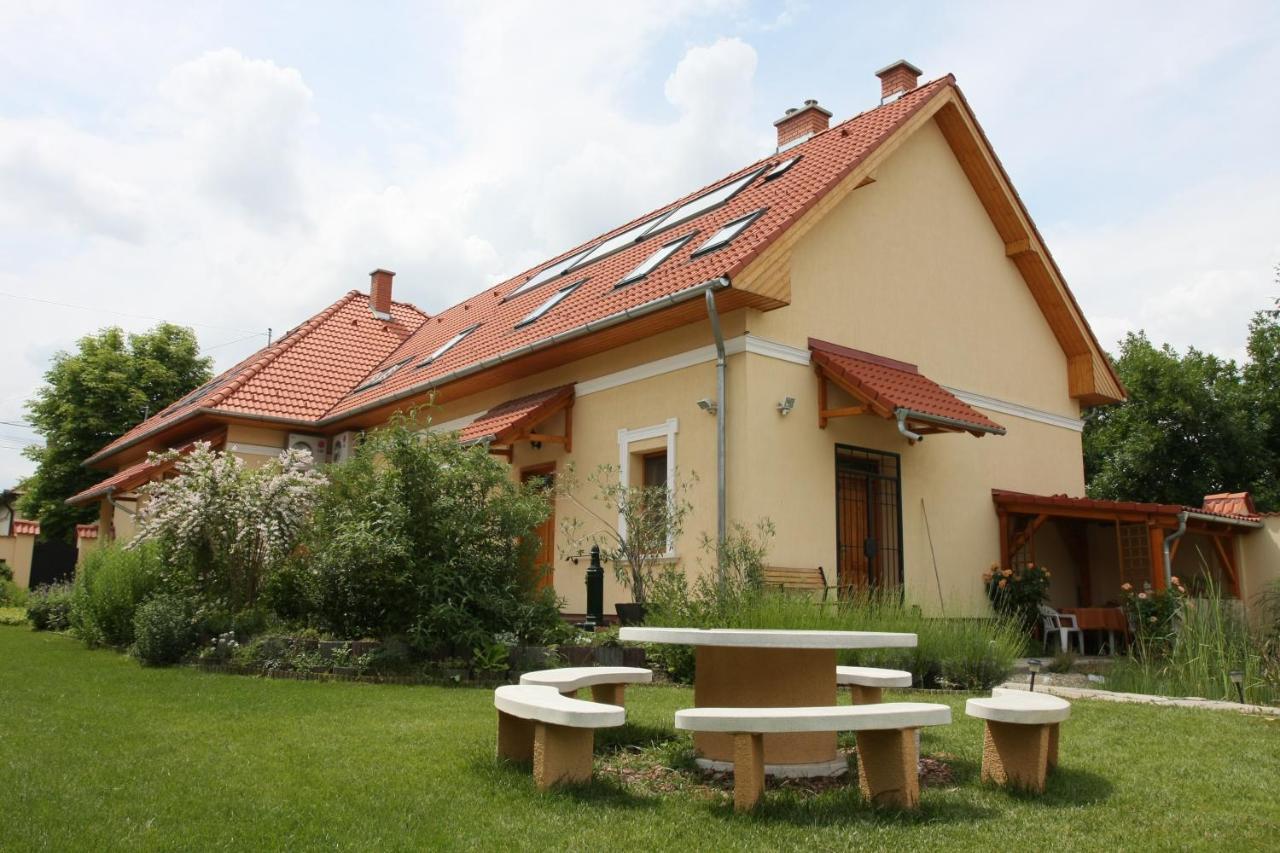 B&B Nagykőrös - Élet es Energia Egészségjavító Szalon - Bed and Breakfast Nagykőrös