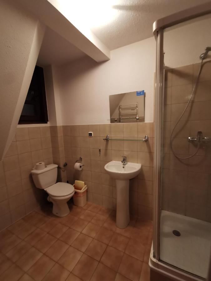 Vierbettzimmer mit Bad