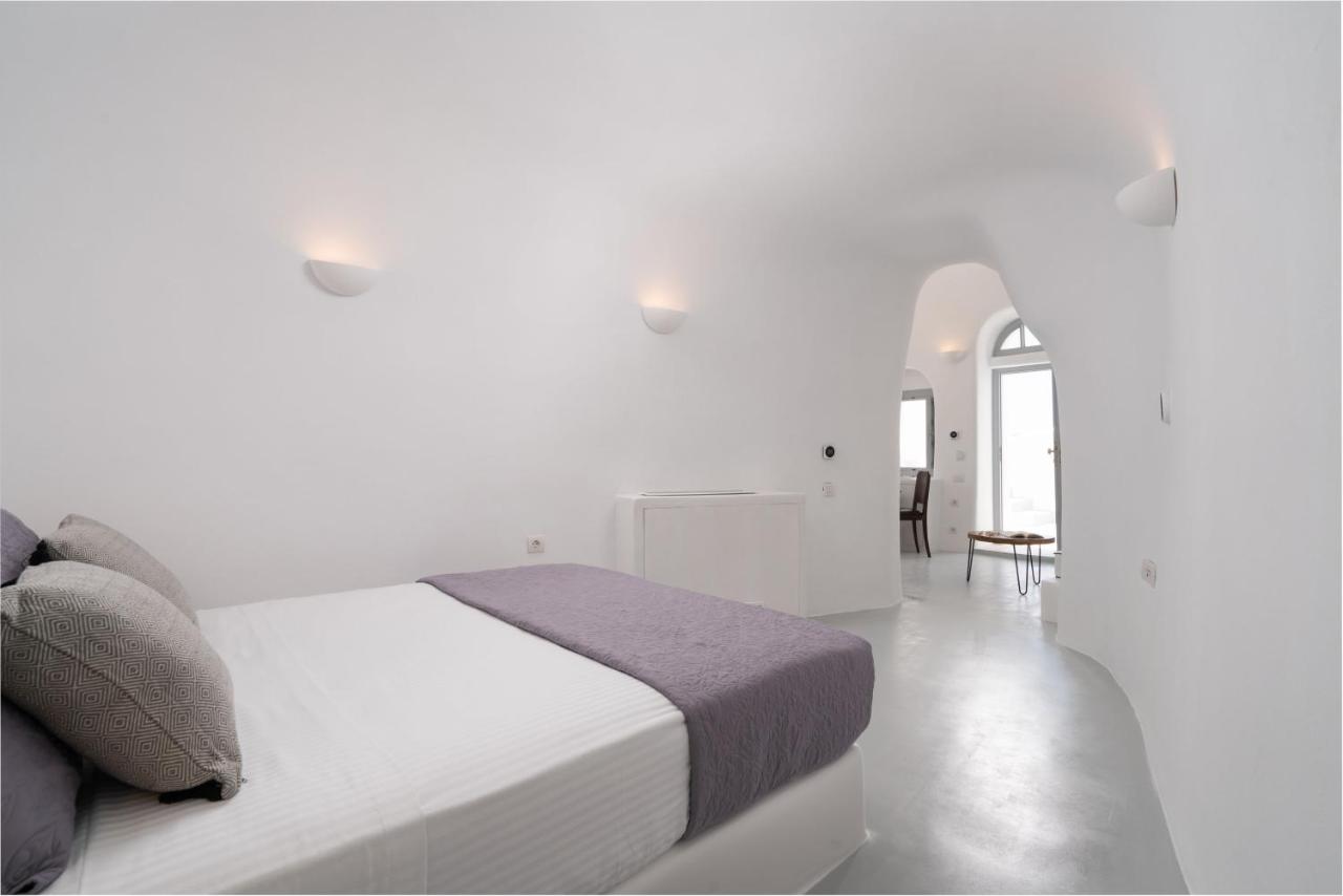 Superior Suite with Outdoor Plunge Pool, Terrace and Blue Domes View