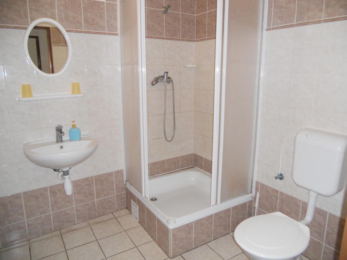 Double Room with Private Bathroom - Ground Floor