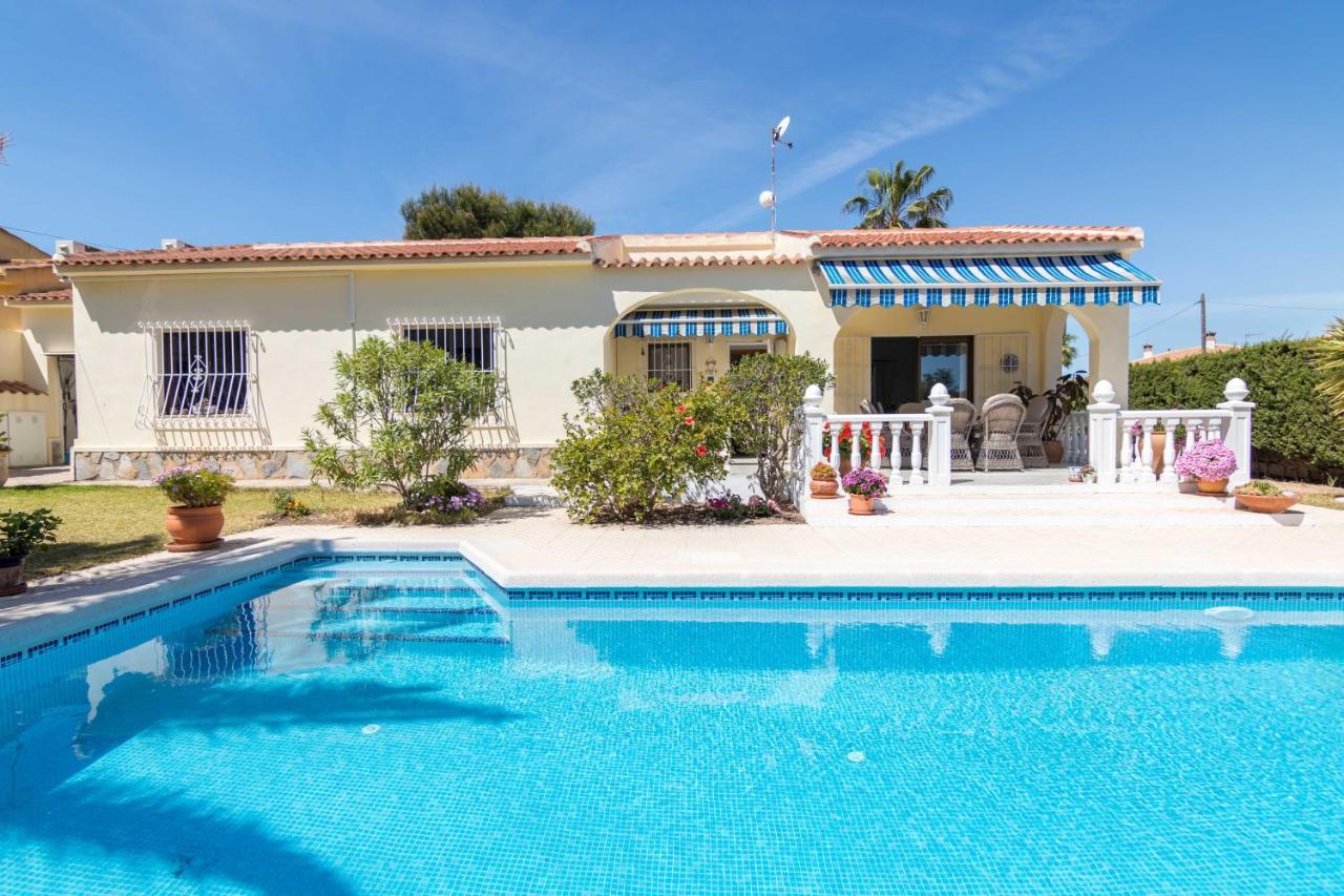 B&B Torrevieja - Charming one-floor villa with private pool in Los Balcones - Bed and Breakfast Torrevieja