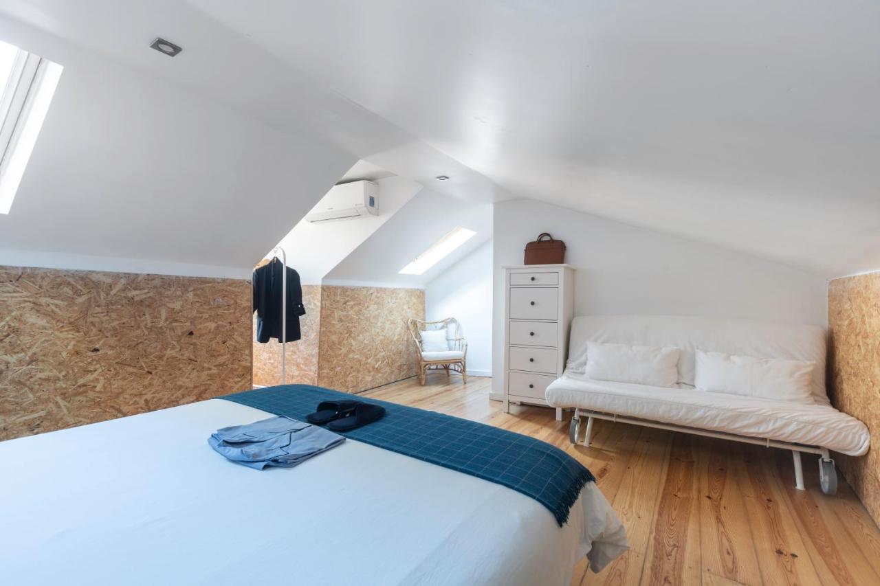 Monolocale su 2 Livelli con Cucina e Divano-Letto