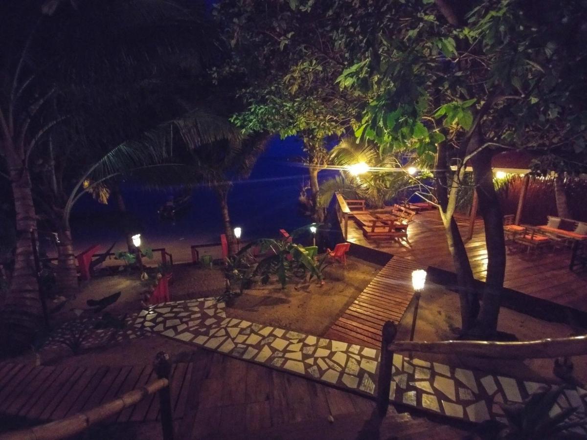 Las Palmeras OceanView Hotel and Dive Center - B&B Little Corn Island