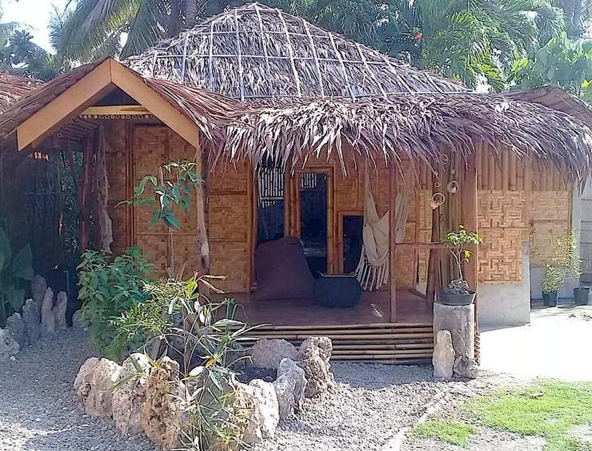 Herbs Guest House and Restaurant near the Sea - B&B Moalboal