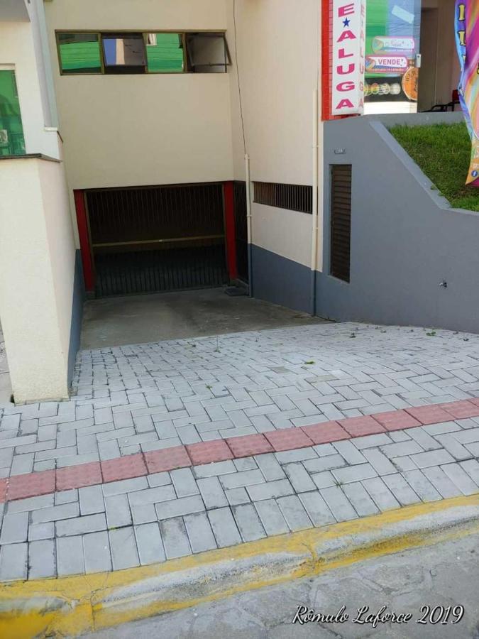 APTO 50M PRAIA- 4 PESSOAS, WIFI, SACADA, CHURRASQUEIRA, GARAGEM PARA VEICULOS PEQUENOS - Residencial Roveda - Chambres d'hôtes Bombinhas