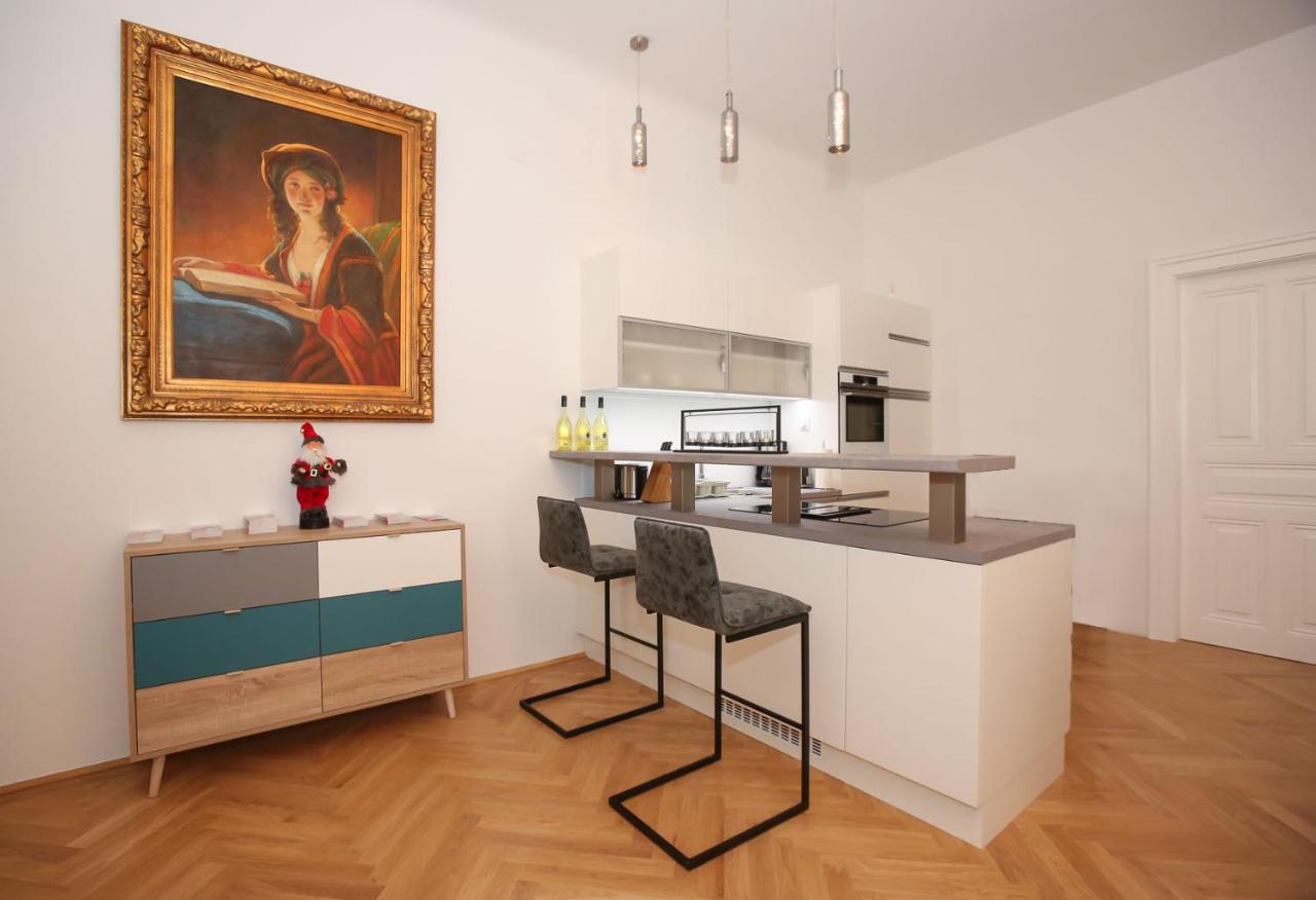 B&B Vienna - Luxusapartment Altes Rathhaus - Bed and Breakfast Vienna