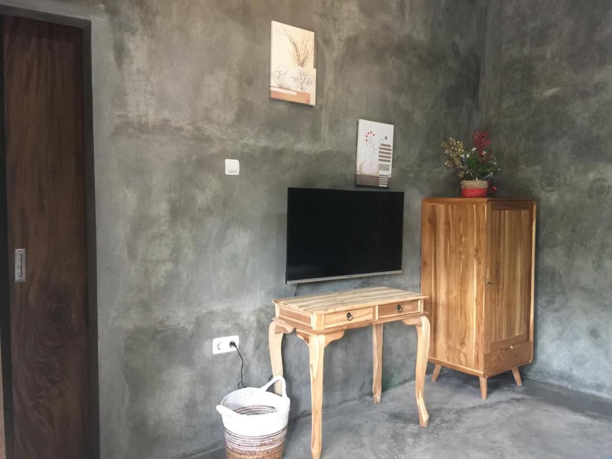 Chambre Lit Queen-Size - Vue sur Piscine