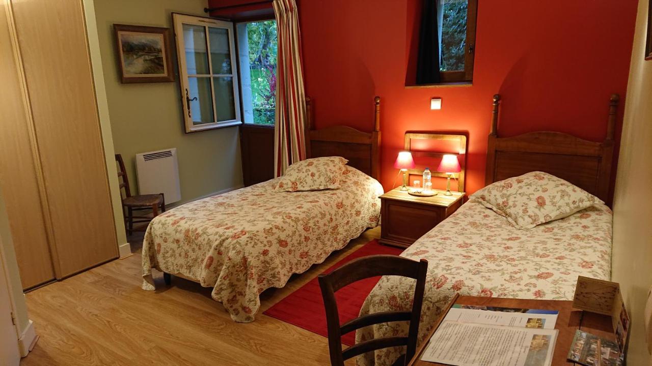 Zweibettzimmer mit Gartenblick