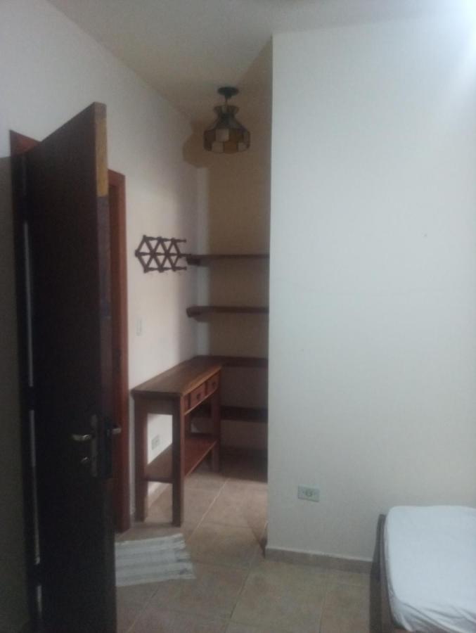 Maravilhosa vila a 150 m da praia do GUARAÚ, para 30 pessoas! - Chambres d'hôtes Peruíbe
