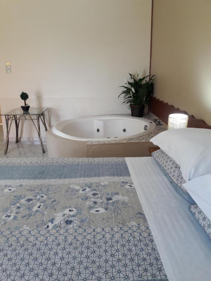 Estudio con bañera de hidromasaje