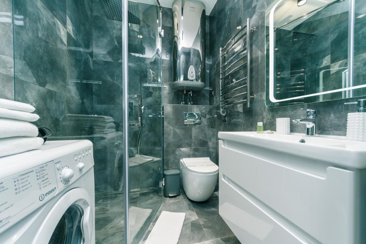 Apartment with Shower
