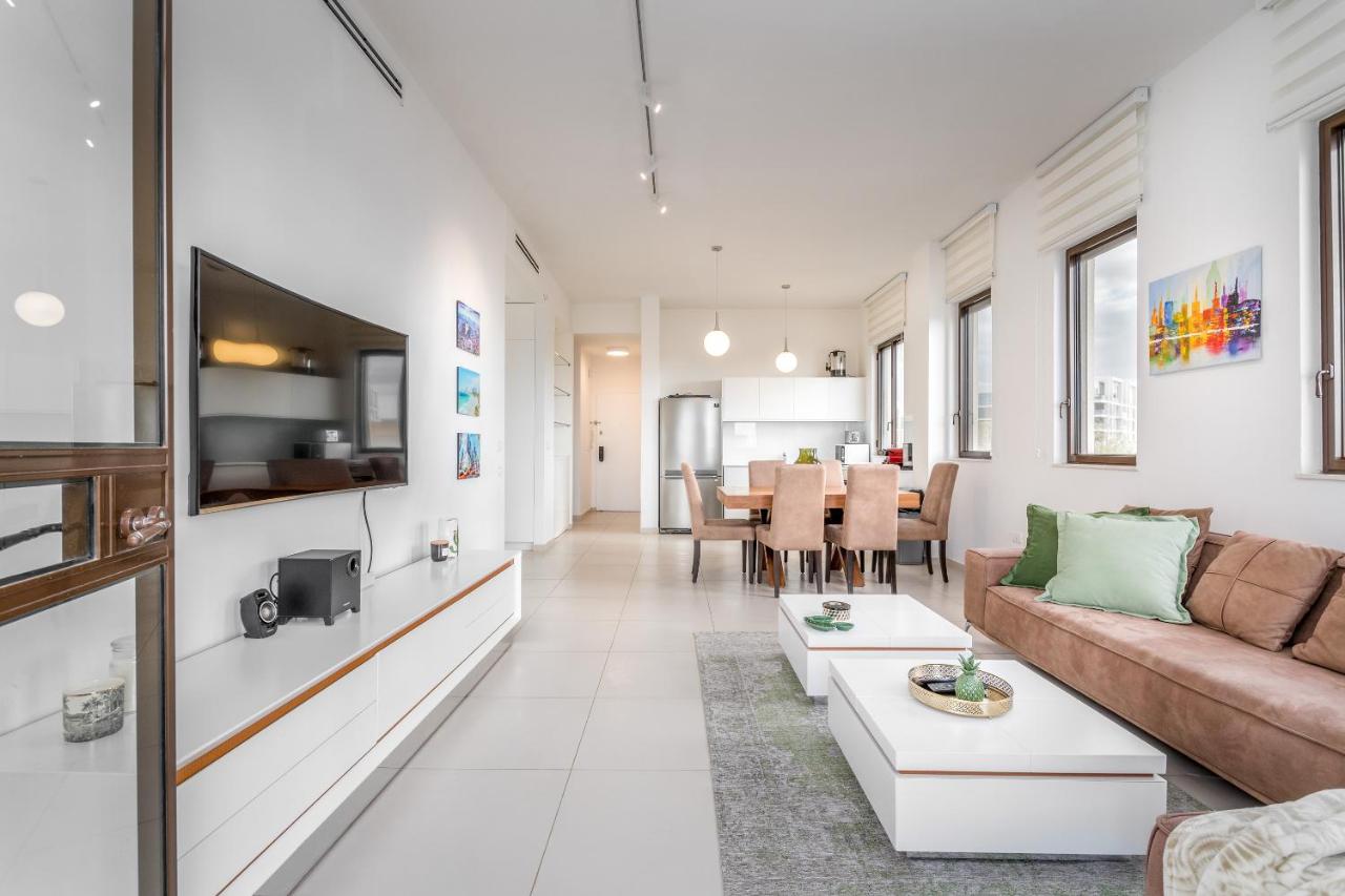 Modern & Bright 3 BDR close to the beach - B&B Tel Aviv