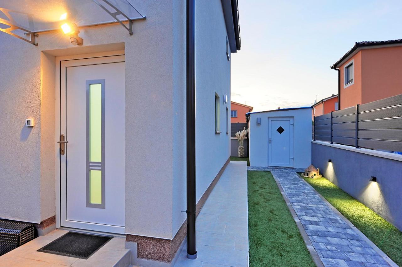 Casa Tara Three-Bedroom Holiday Home - B&B Pola