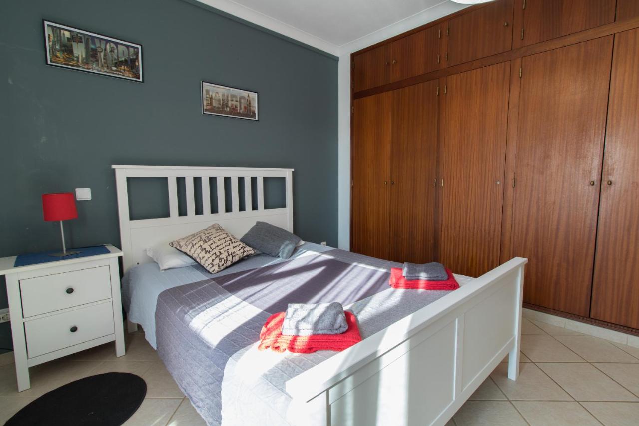 Villa mit 4 Schlafzimmern und Pool