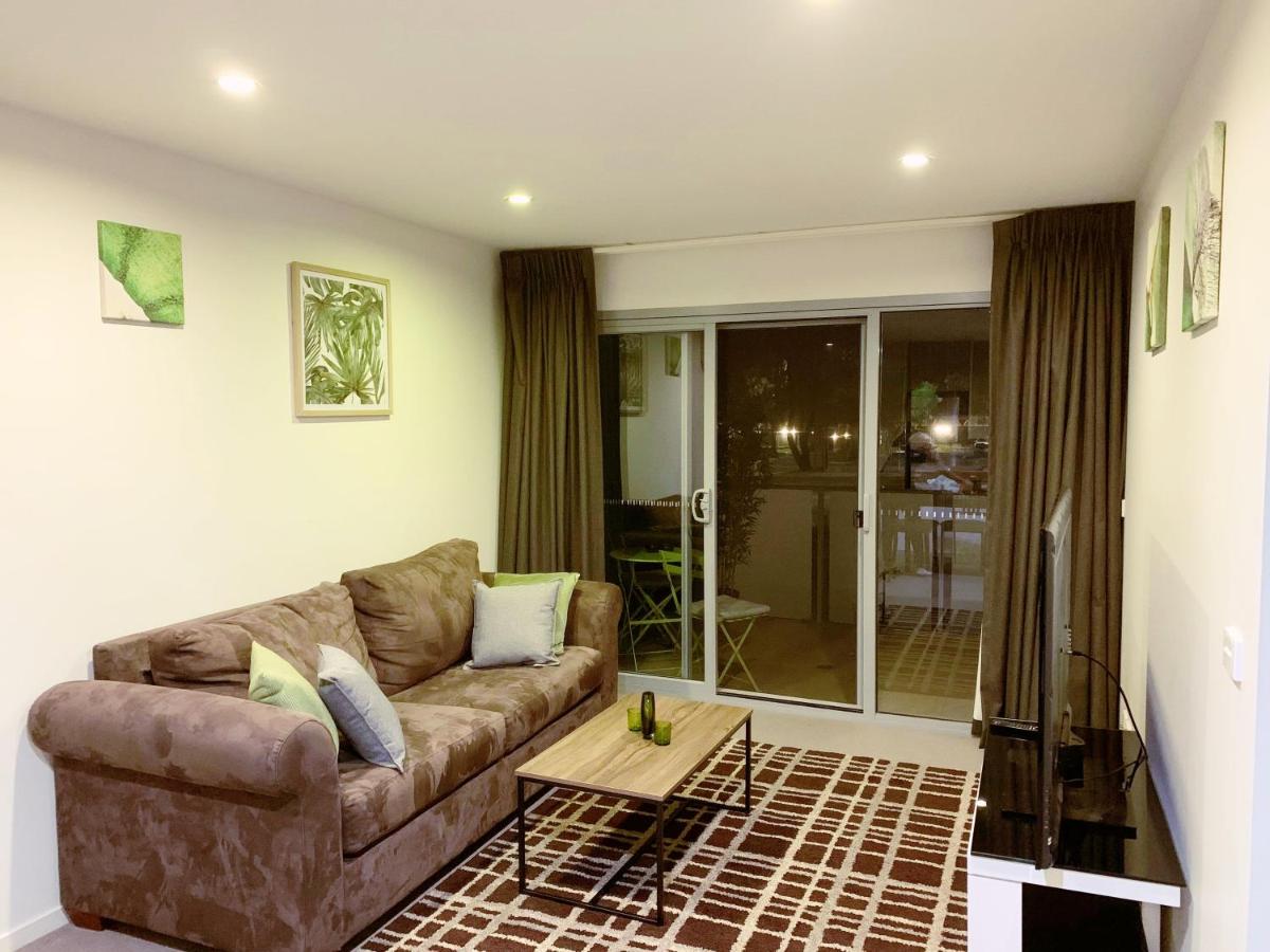 Tranquil, Relaxing Forrest Style Apartment - Braddon CBD - B&B