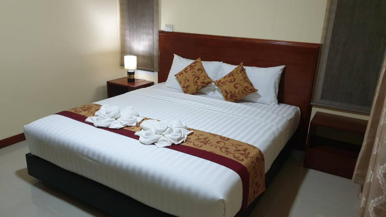 Deluxe Room (2 Adults + 1 Child)