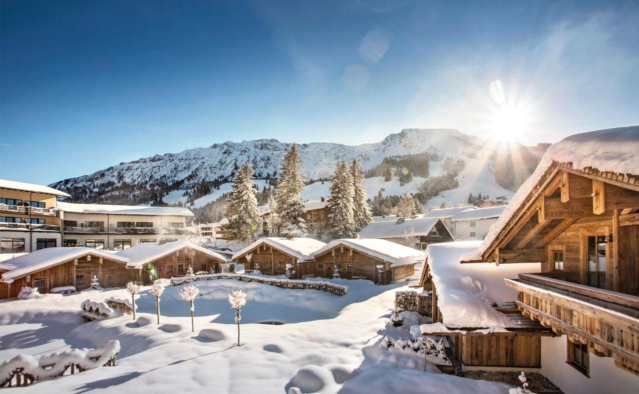 Alpin Chalets Oberjoch - Luxus Unterkunft mit privatem SPA und Zugang zu 3000 qm SPA Panoramahotel Oberjoch - B&B Bad Hindelang