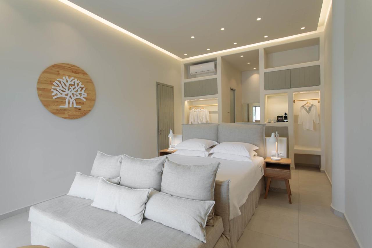 Suite Junior con vistas al jardín y bañera de hidromasaje al aire libre