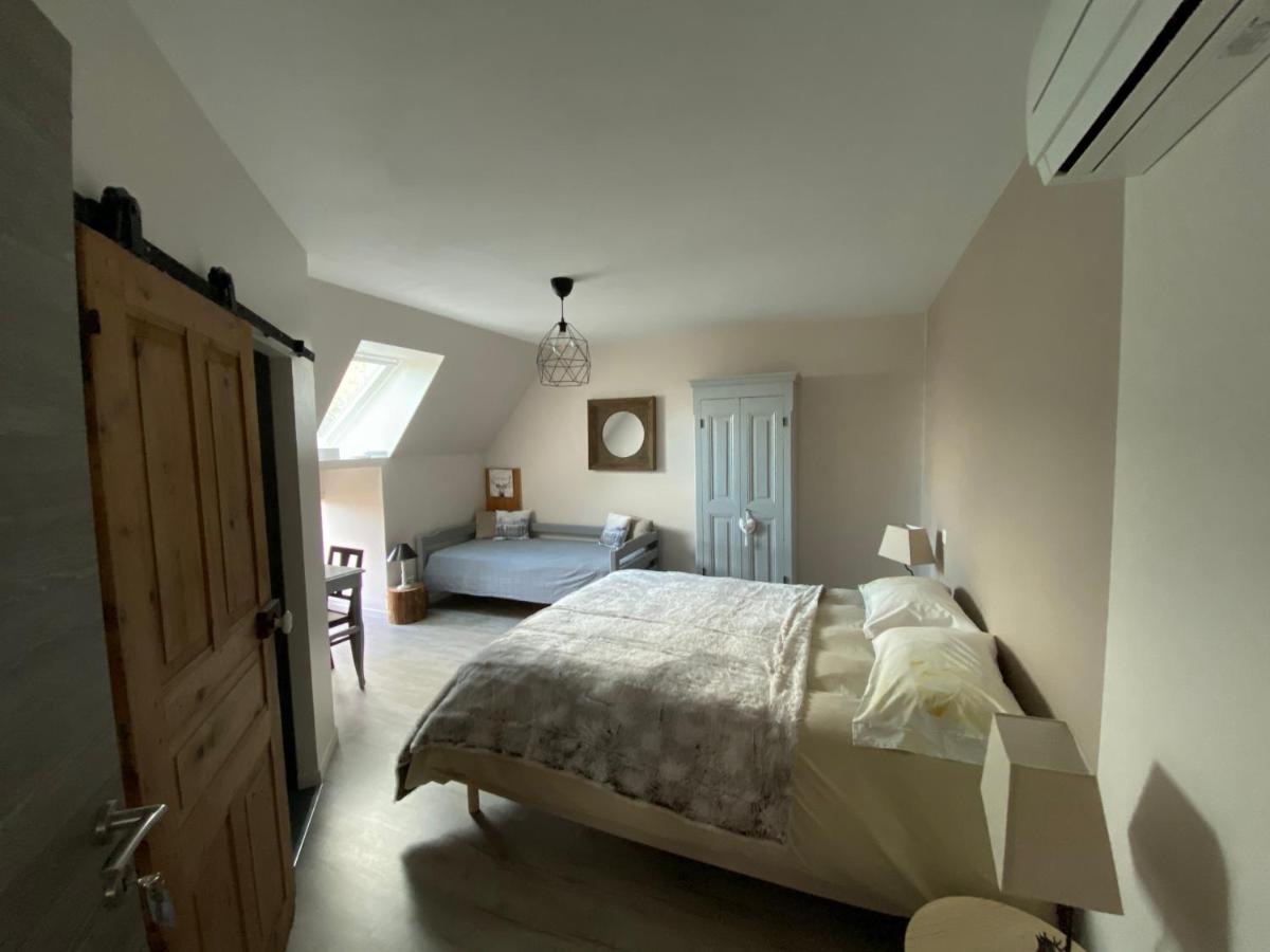 Deluxe Room (2 Adults + 1 Child)