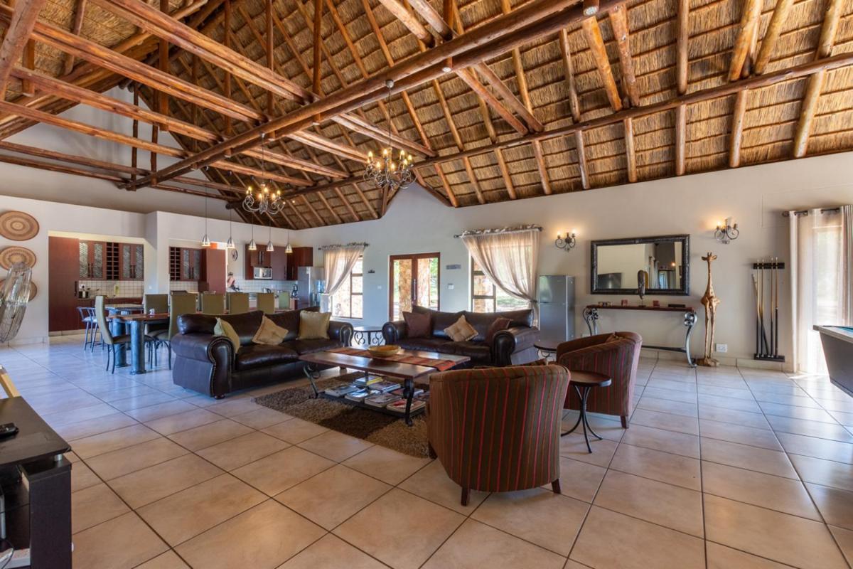Zebula - HT1 - 5 Bedroom Holiday Home - B&B Mabula
