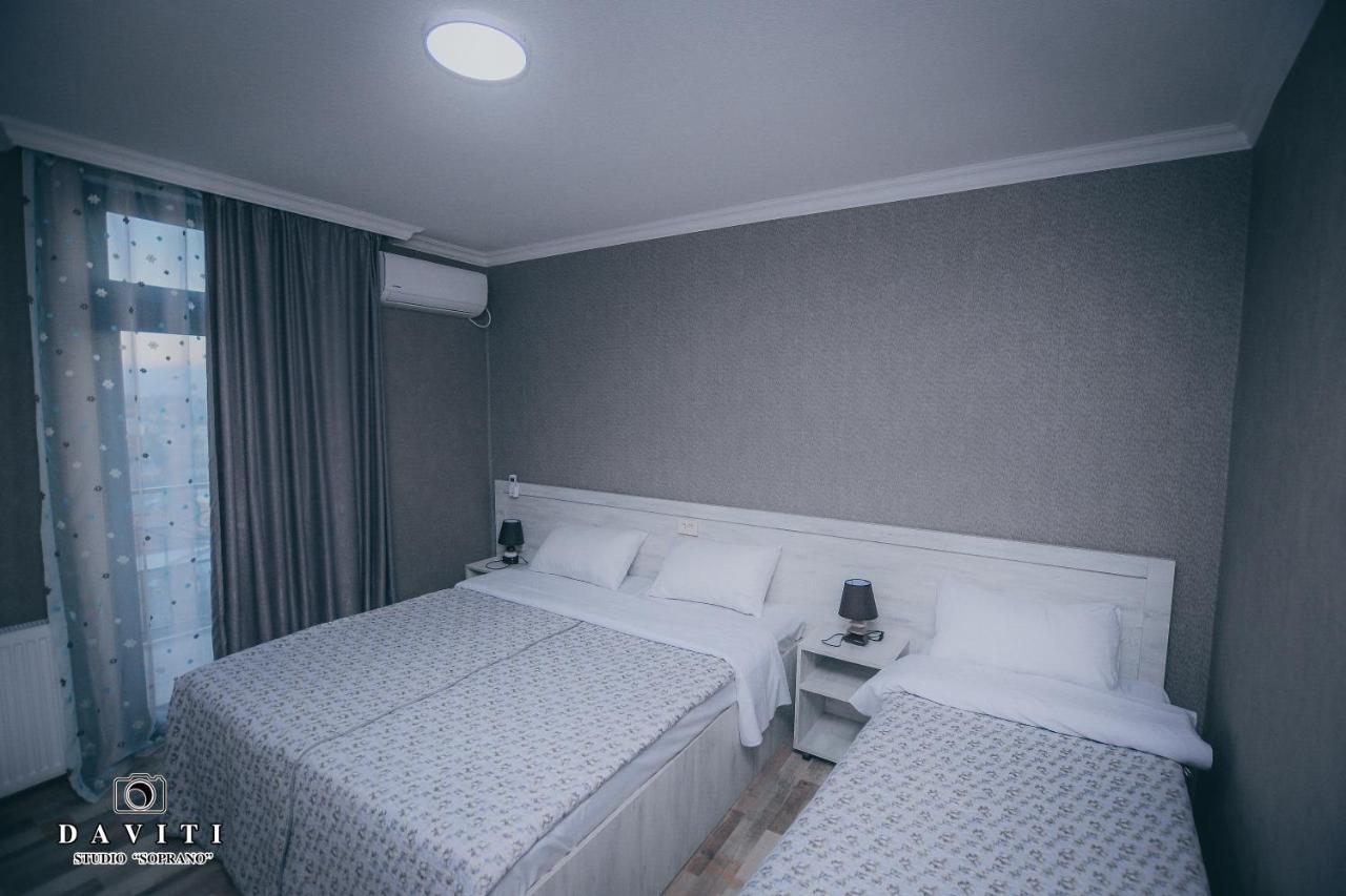 Camera Tripla Budget