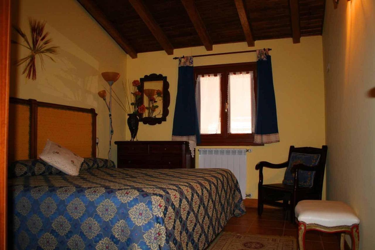 Tweepersoonskamer met 1 of 2 Bedden met Eigen Badkamer en Uitzicht