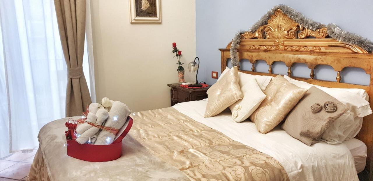 Driepersoonskamer met Eigen Badkamer en Uitzicht op de stad