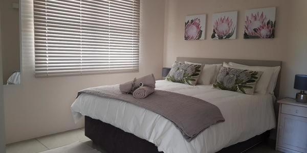 B&B Oudtshoorn - Mayfair Farm Cottages - Bed and Breakfast Oudtshoorn