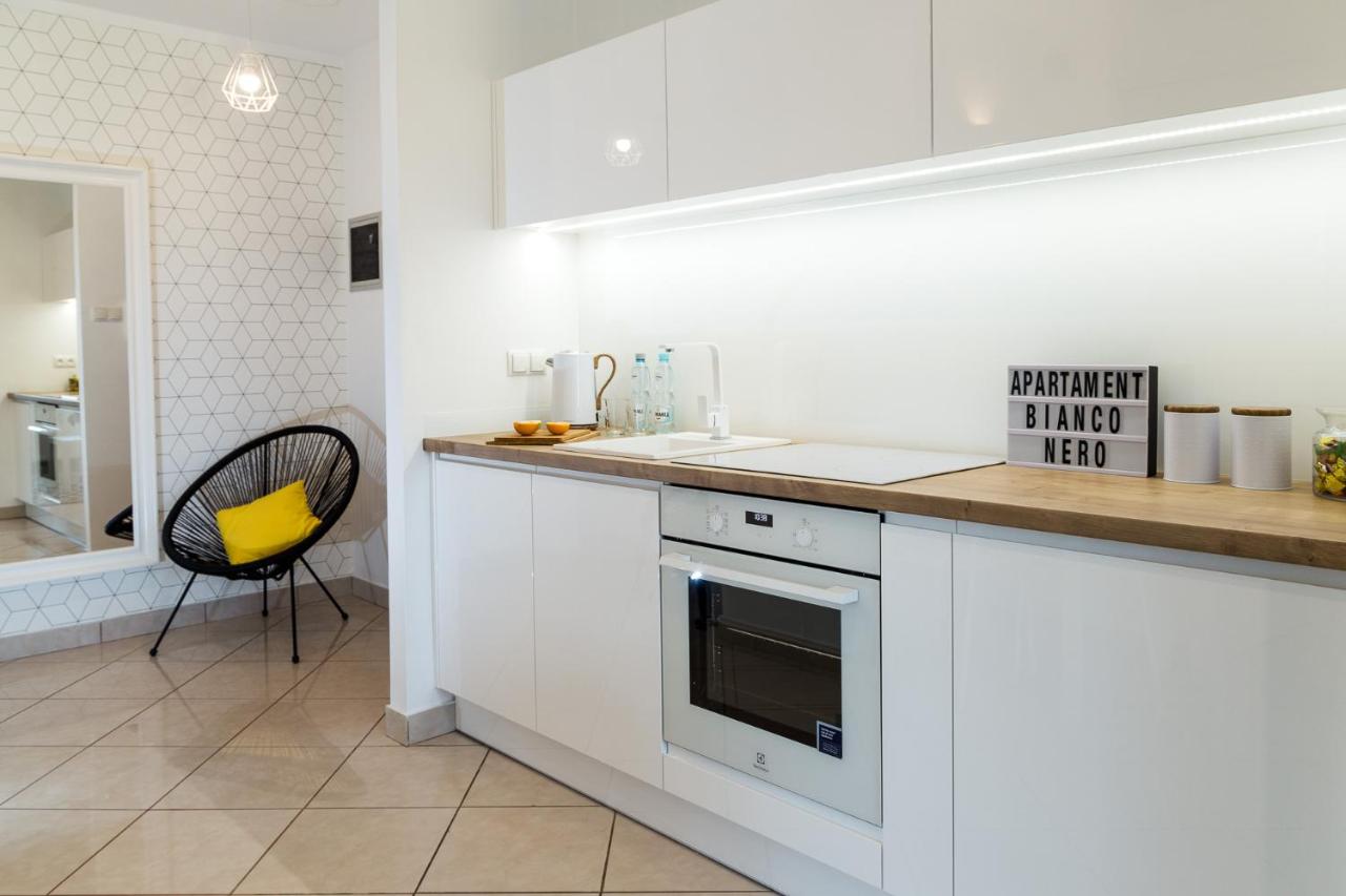 Apartament BIANCO NERO pod Jasną Górą, bezpłatny parking, teren ogrodzony. - Chambres d'hôtes Częstochowa