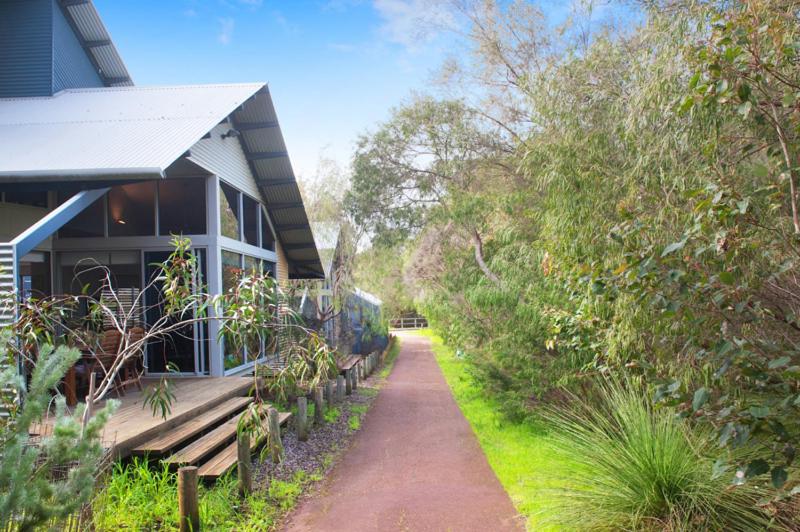 B&B Dunsborough - PEPPY TREE HOUSE - Bed and Breakfast Dunsborough