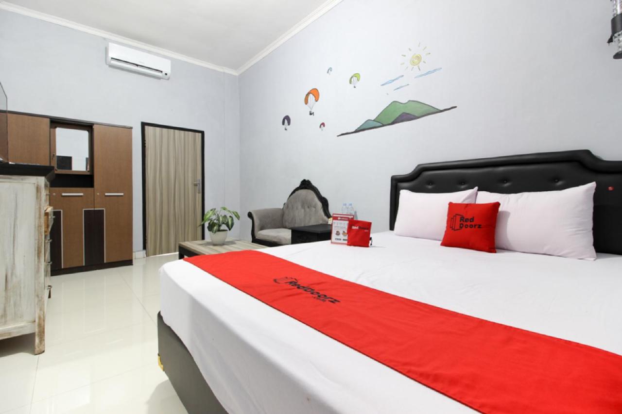 B&B Yogyakarta - RedDoorz near Graha Saba UGM - Bed and Breakfast Yogyakarta