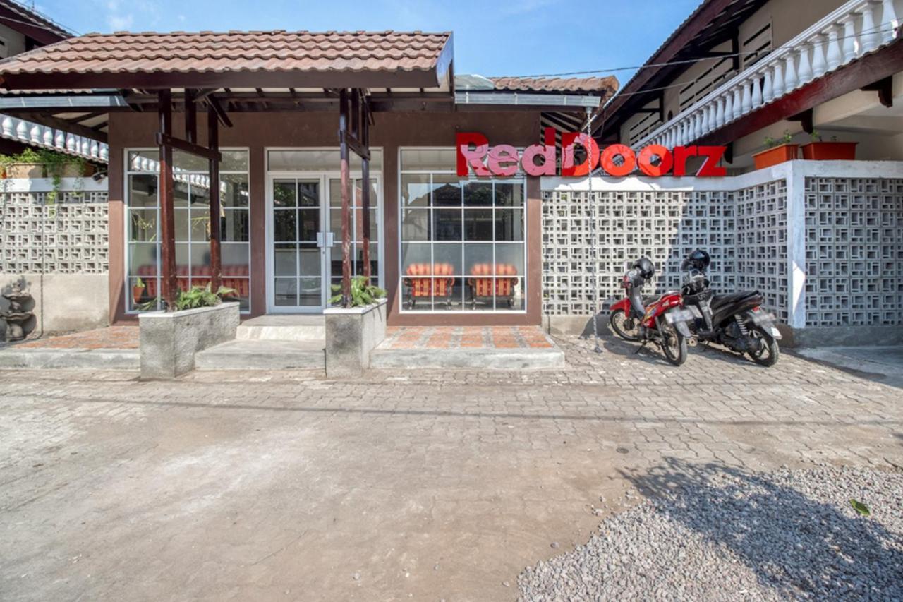 B&B Yogyakarta - RedDoorz near Malioboro Tugu Station Jogja 2 - Bed and Breakfast Yogyakarta