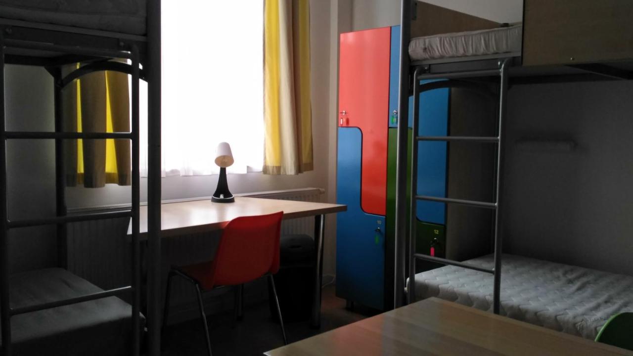Mixed Dormitory Room