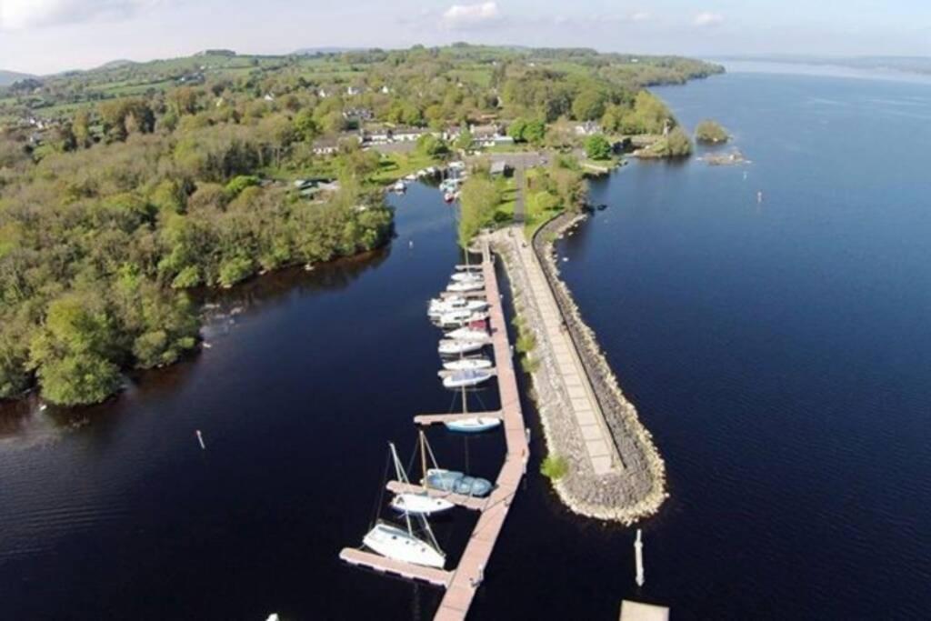 B&B Nenagh - Garrykennedy Harbour View Apartment - Bed and Breakfast Nenagh