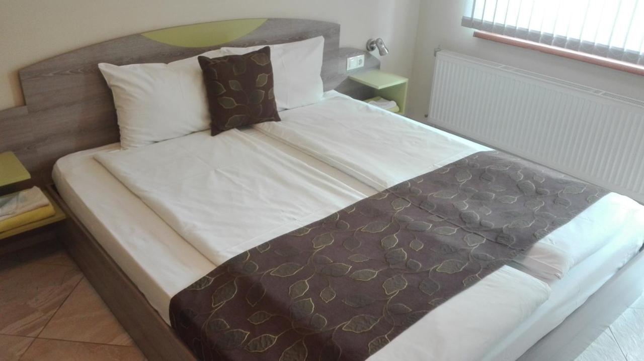 Camera Matrimoniale Deluxe (2 Adulti + 1 Bambino) 