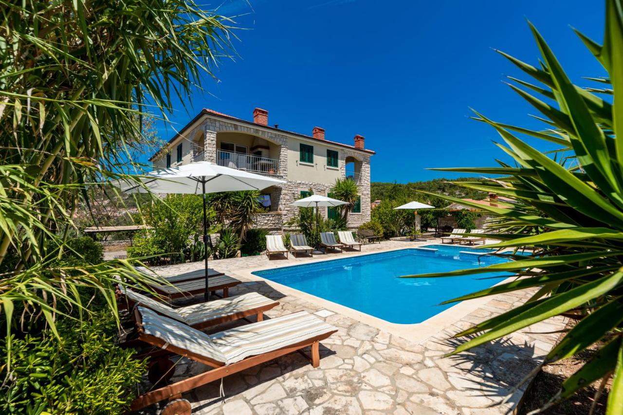 Komun Apartments - Bed and Breakfast