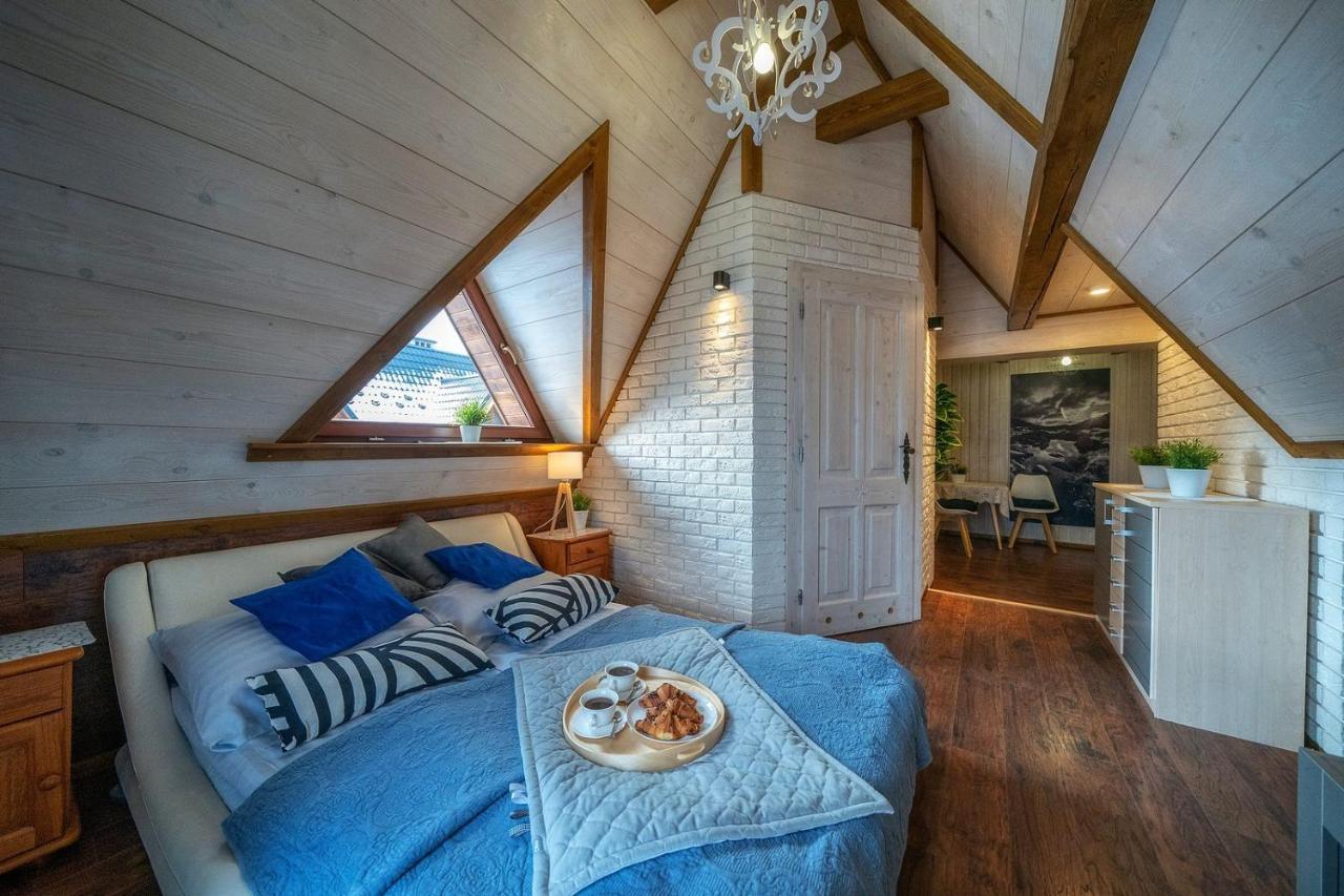 Dreibettzimmer mit Bergblick