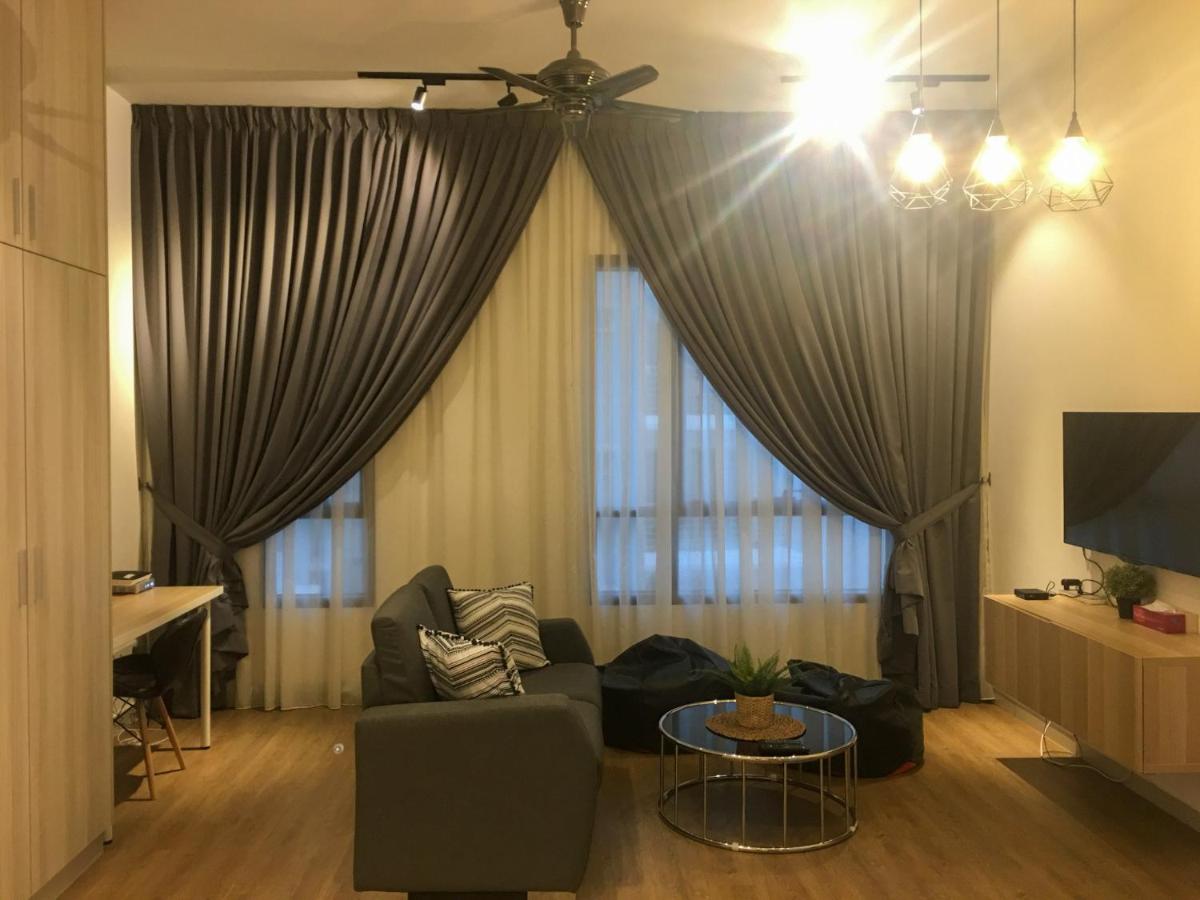 B&B Seri Kembangan - Zayah Homestudio near Bukit Jalil / Mines - Bed and Breakfast Seri Kembangan