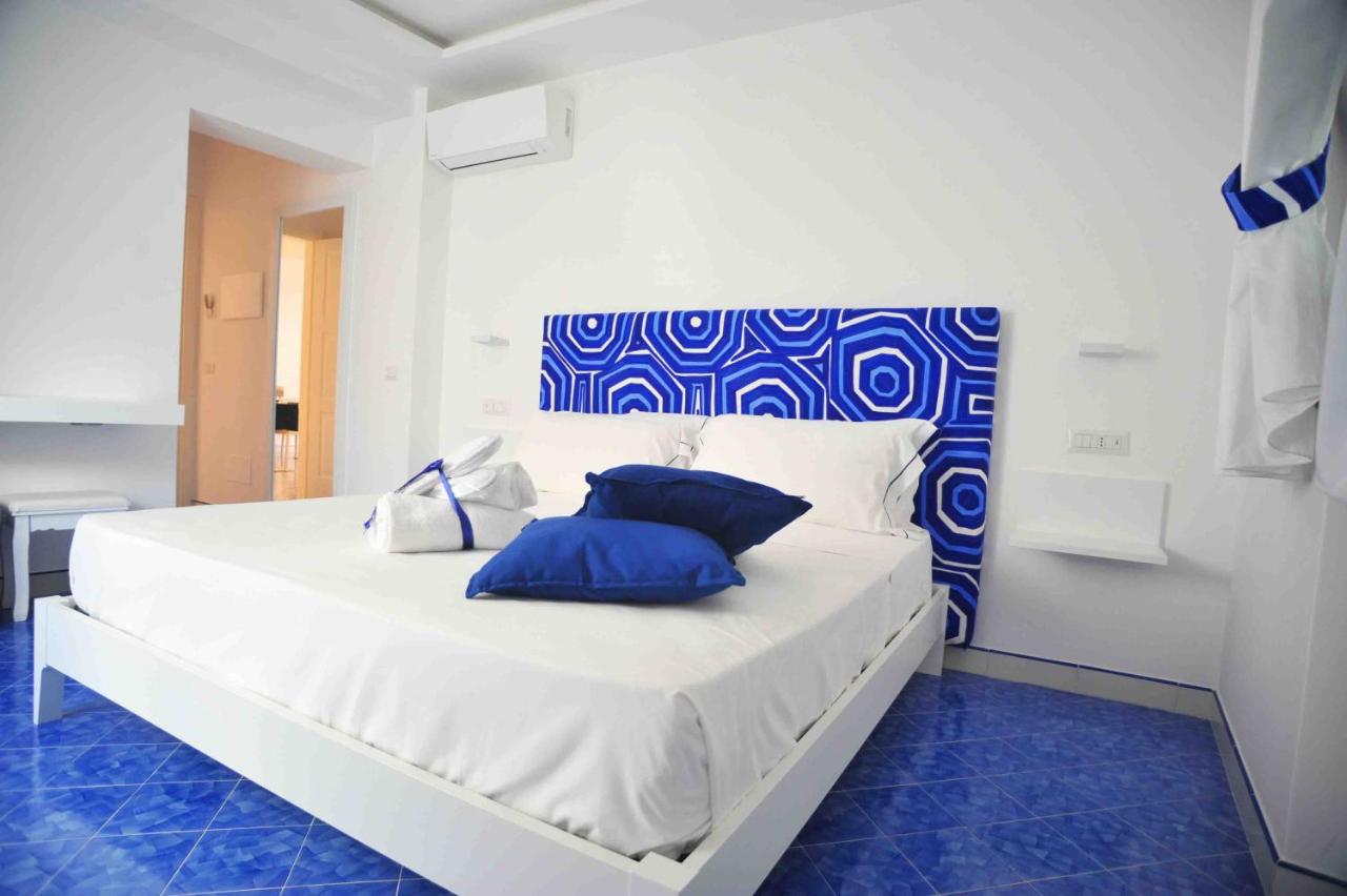 Kamer met Queensize Bed en Uitzicht op Zee