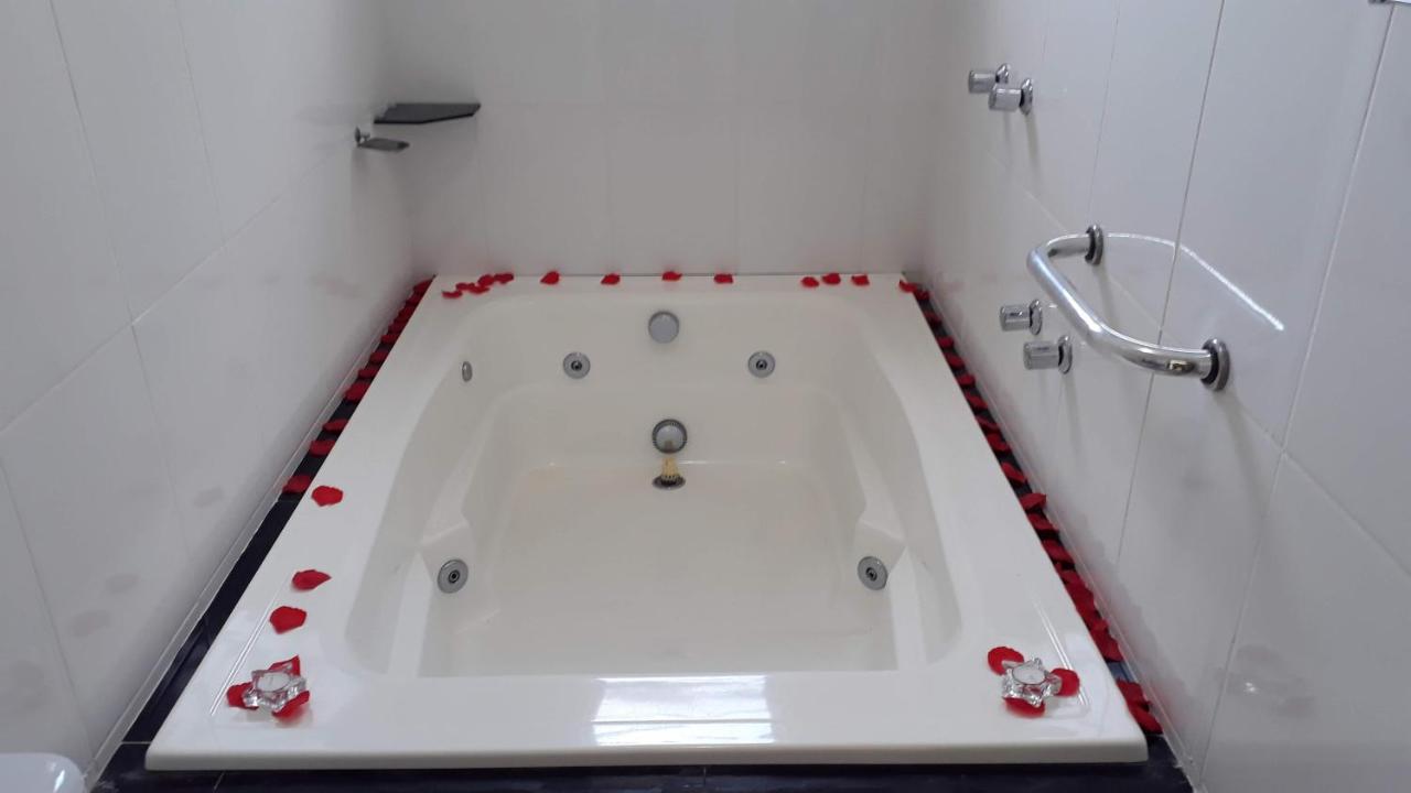 Queen Suite with Spa Bath