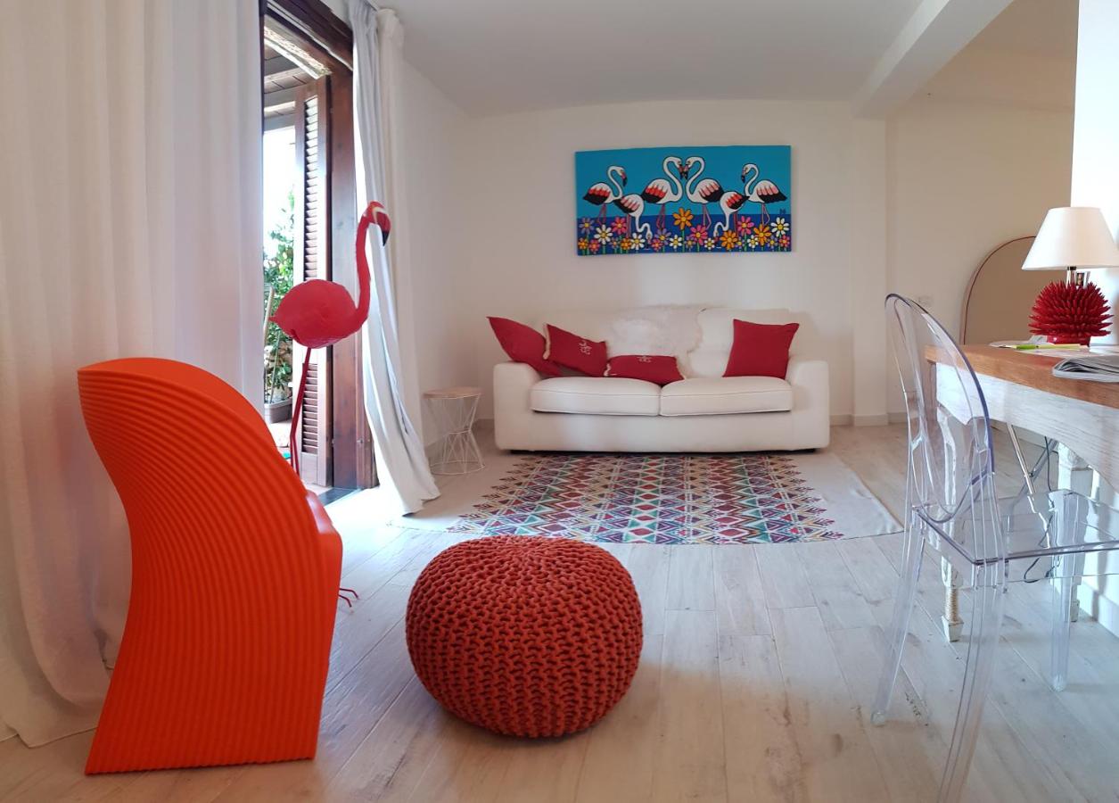 Zimmer mit Kingsize-Bett und Balkon