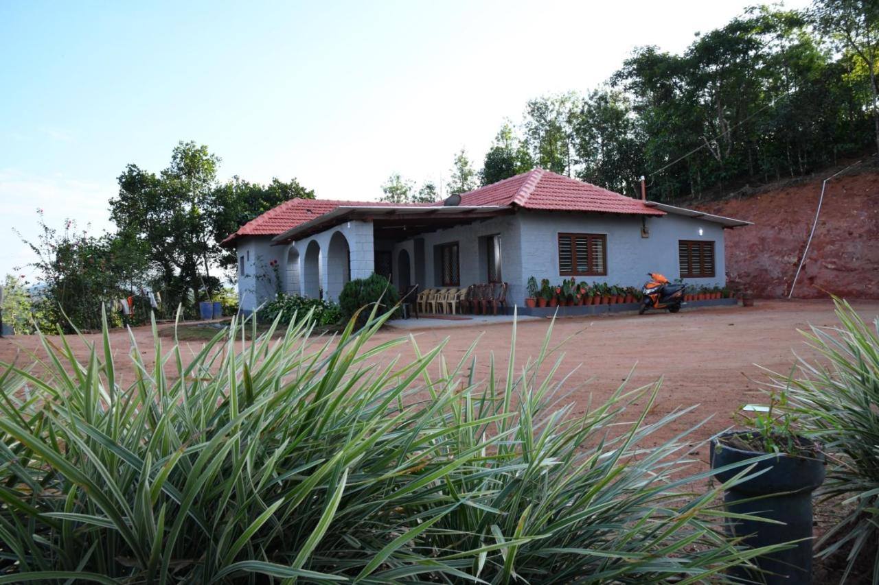 B&B Sakleshpur - Nature INN Homestay - Hill Top Mountain View & River Access - Bed and Breakfast Sakleshpur