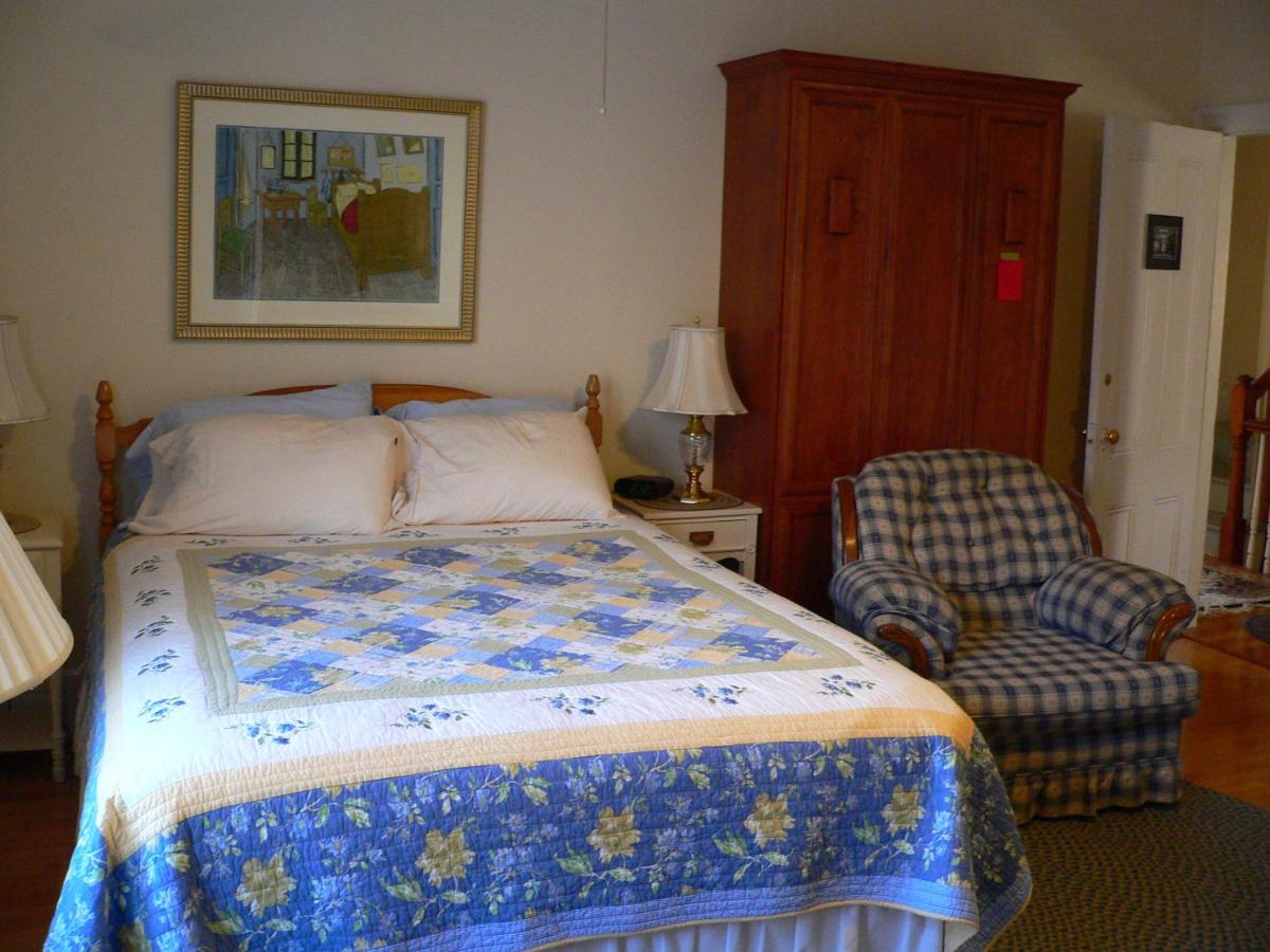 Queen and Twin Room 