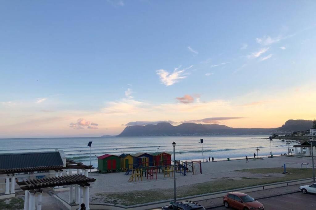 B&B Cape Town - At the Beach - Muizenberg - Bed and Breakfast Cape Town