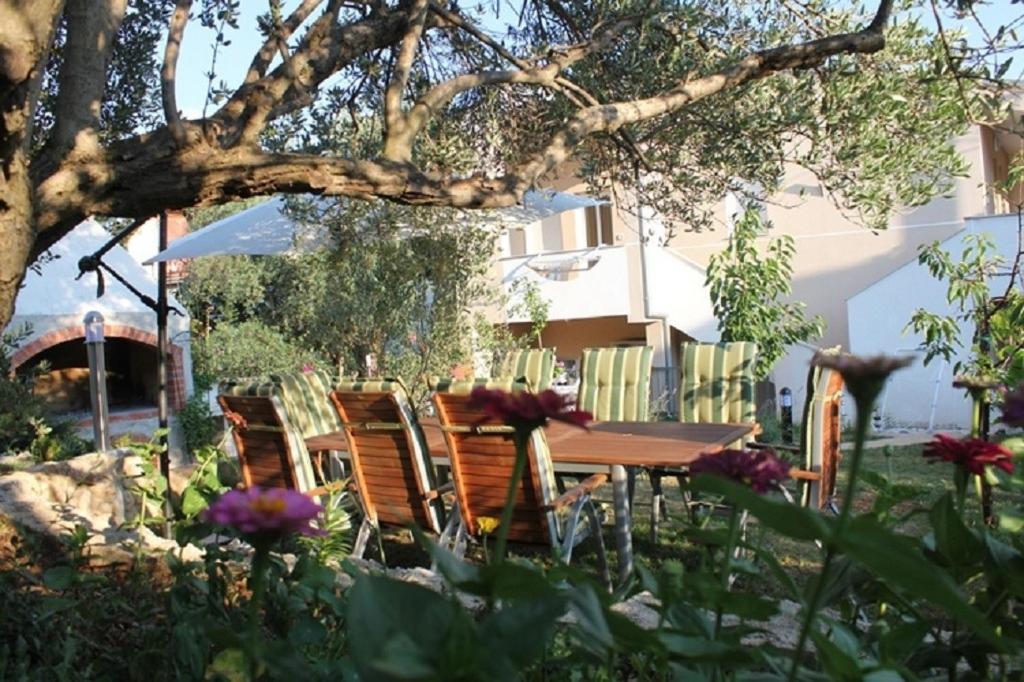 B&B Posedarje - Apartments Ante - 50m from the sea - Bed and Breakfast Posedarje