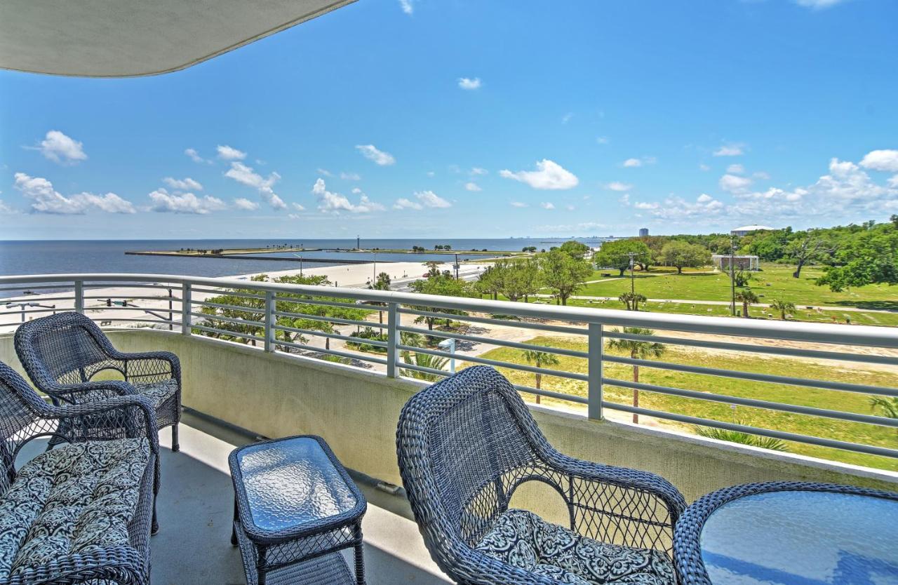 B&B Biloxi - Beachside Biloxi Club Condo Balcony with Ocean View - Bed and Breakfast Biloxi