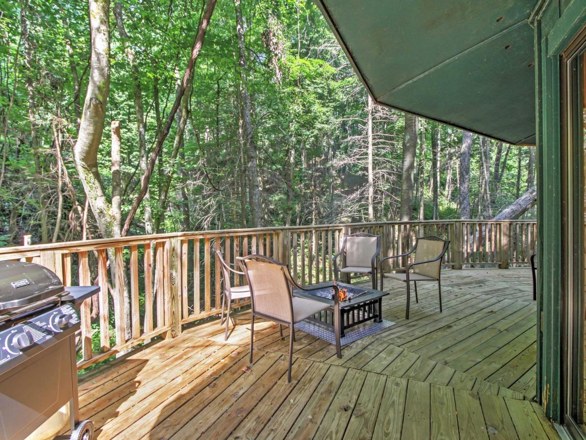Unique Gatlinburg Cabin Decks, Hot Tub, Fire Pit - B&B Gatlinburg