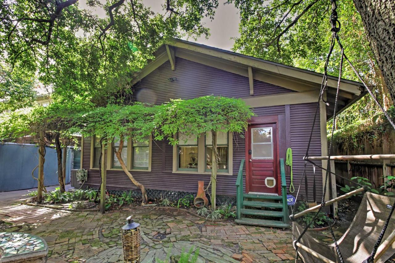 B&B Houston - Quaint Houston Hideaway with Yard Less Than 3 Mi to Downtown - Bed and Breakfast Houston